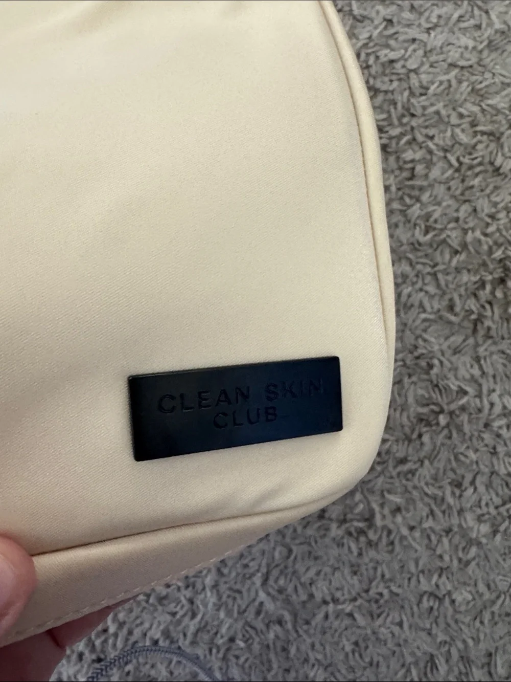 NWT Cream Cosmetic Travel Case / H8
